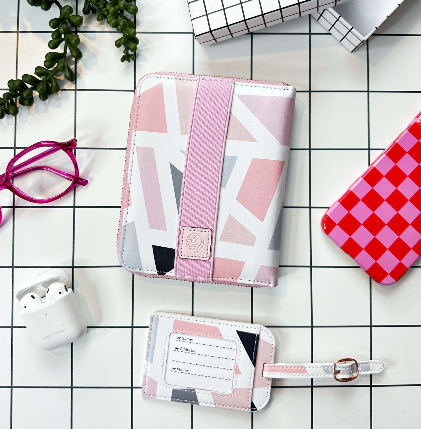Freebie Pink Geometric Travel Organiser