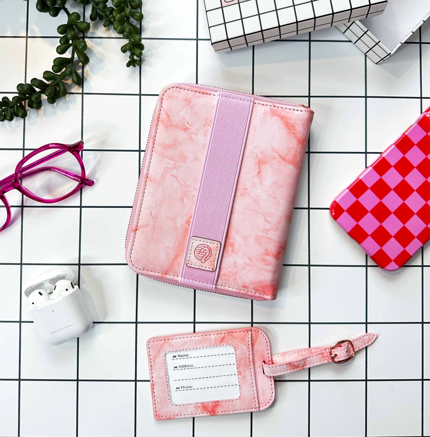 Freebie Pink Marble Travel Organiser